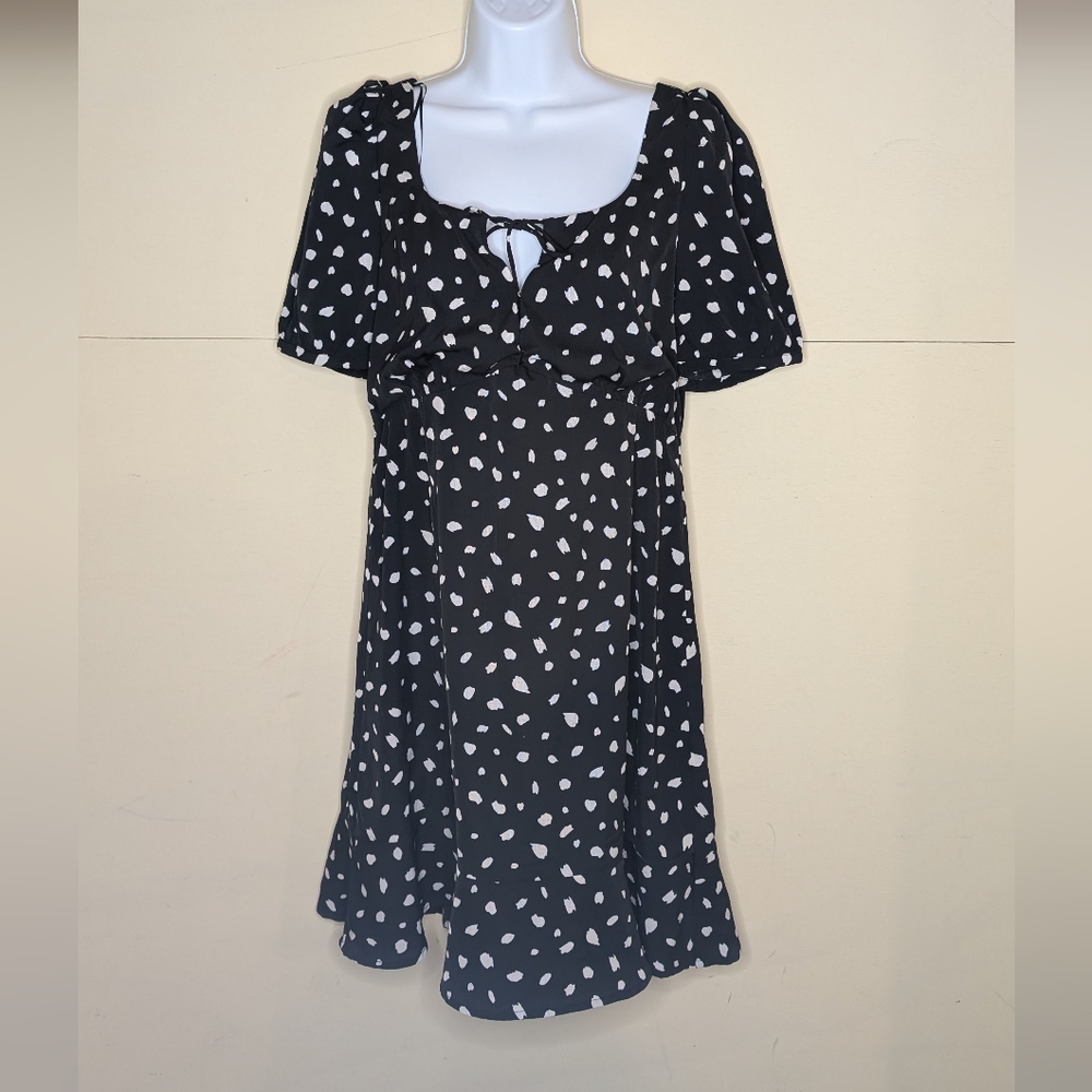 Crescent Black and White Polka Dot Dress Short Sleeves